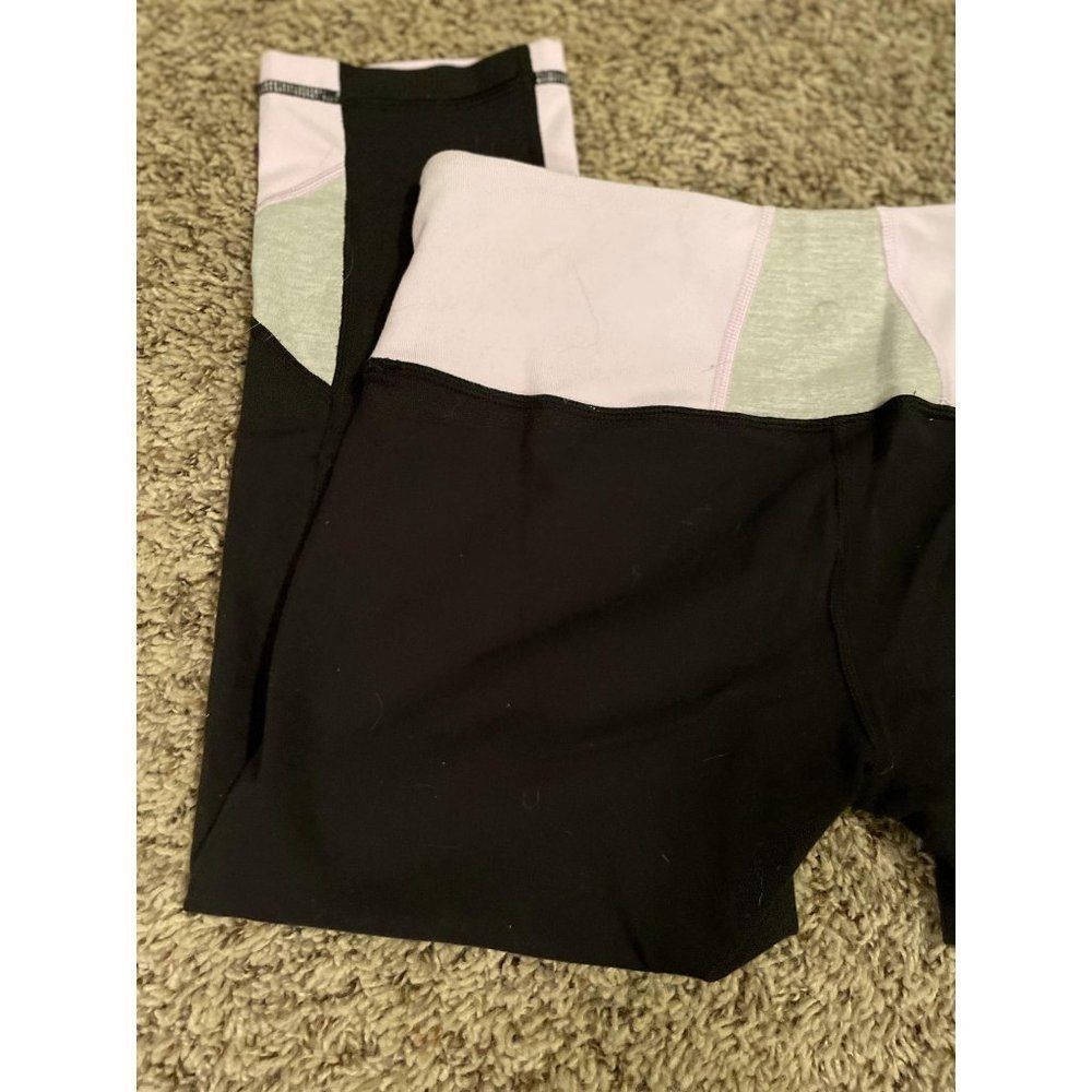 Lululemon Brand Women’s Embody Crop Luon Material Yoga Cropped Tights size 6 EUC - Picture 10 of 12